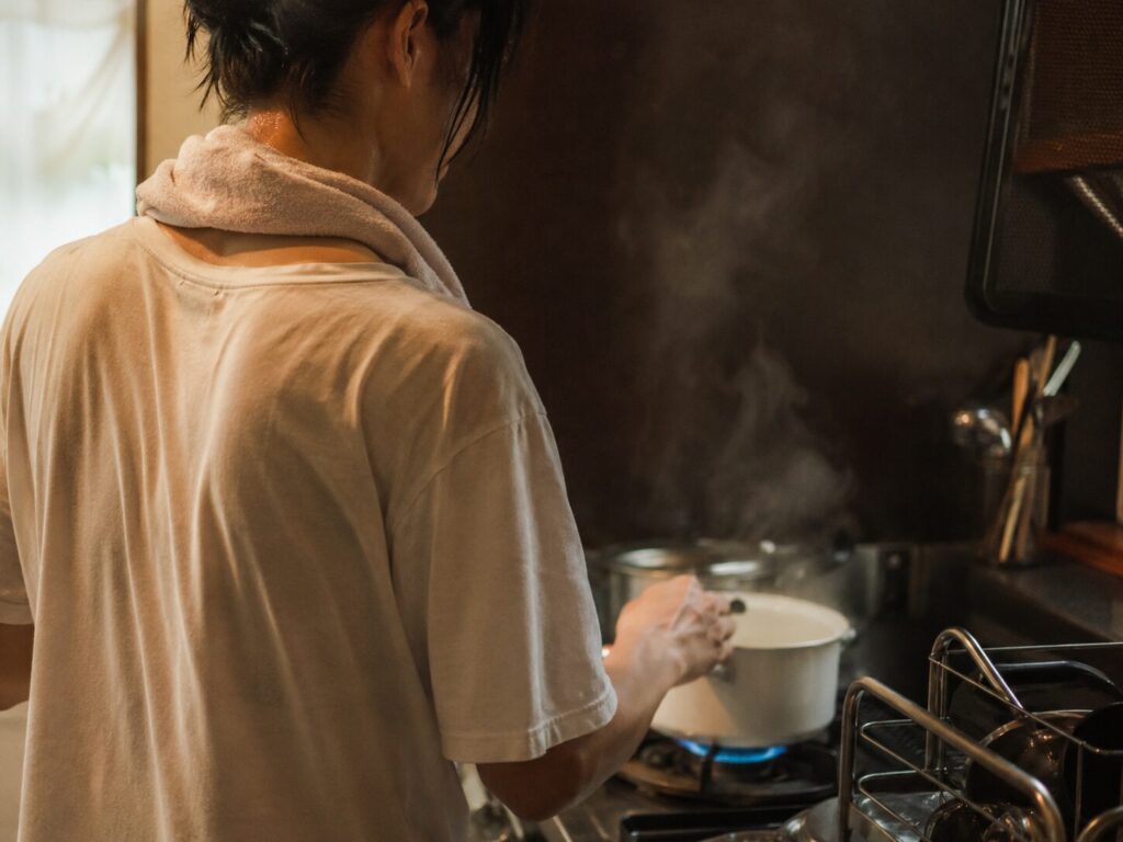 夏のキッチンは地獄
